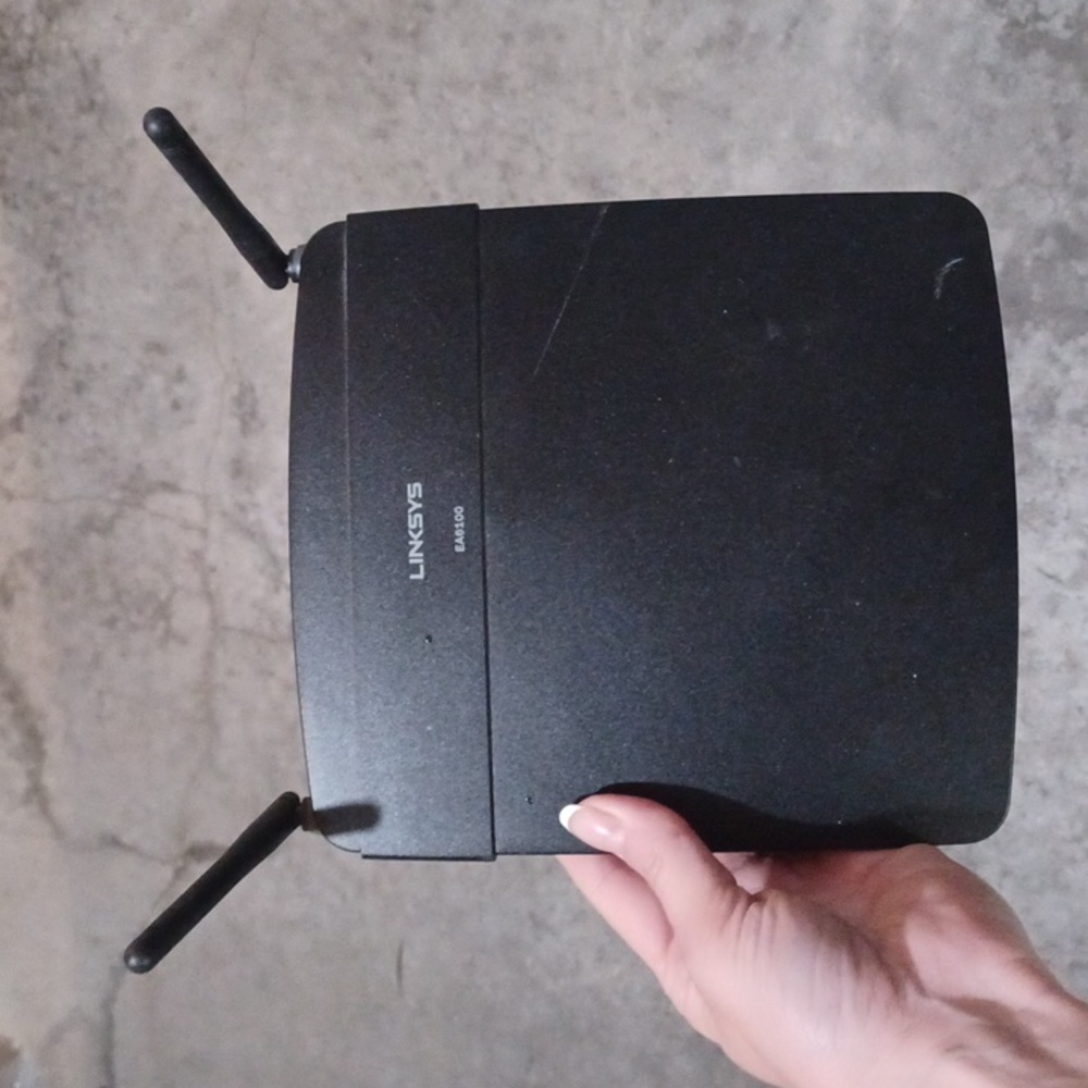 Linksys black router EA6100